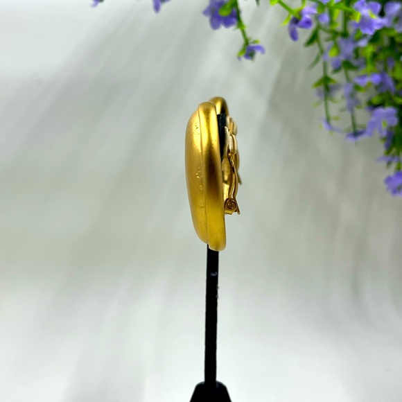 Liz Claiborne Signed Vintage Oversized Gold Clip On Earrings - Picture 4 of 10